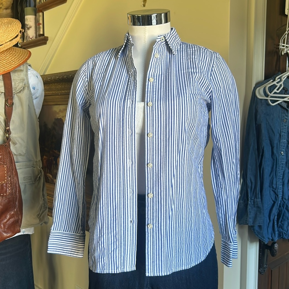 Talbots Sz P Blue and White Striped Button Down Like New lightweight Cotton